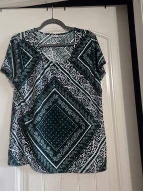 croft & barrow Dark Green Paisley-Print V-Neck Top